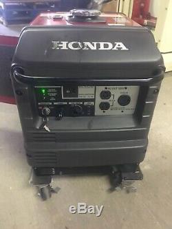 Honda EU3000is Portable Quiet Inverter Parallel Gas Power Generator EUC LowHours